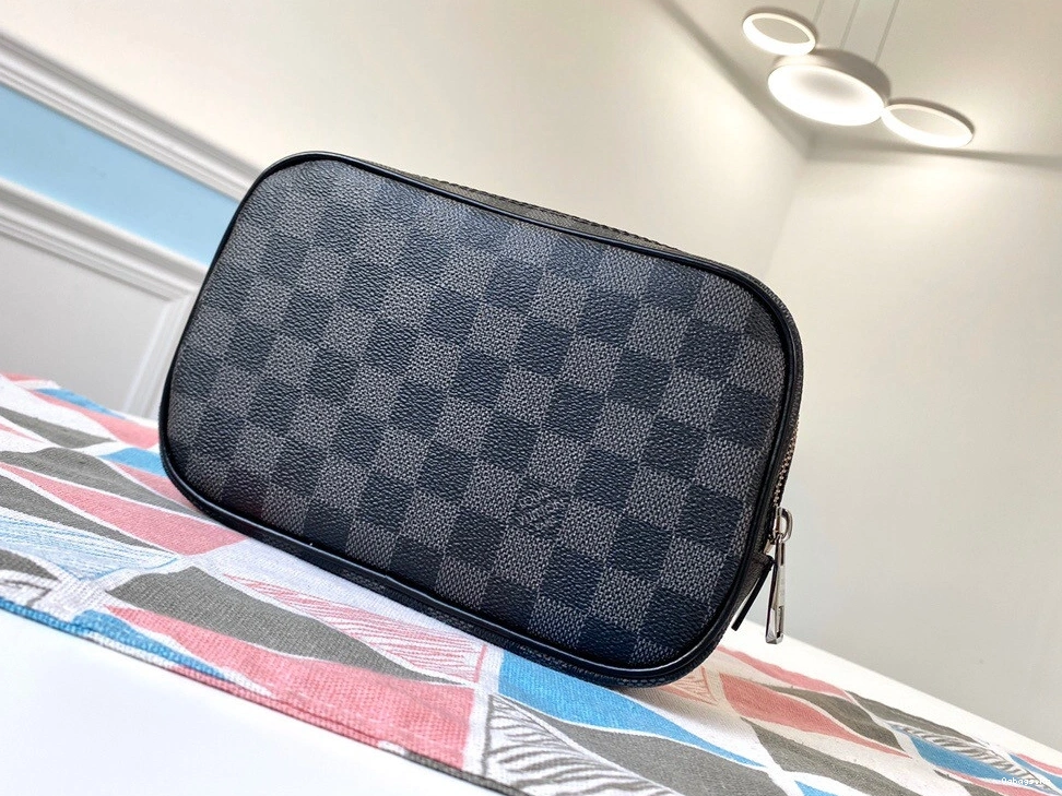 TOILETRY POUCH PM VUITTON LOUIS 0408